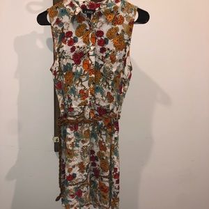 Sleeveless floral button up dress